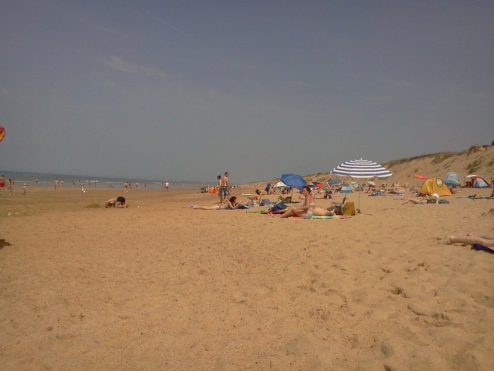 Chateau-d'Olonne - plage et vue de la ville