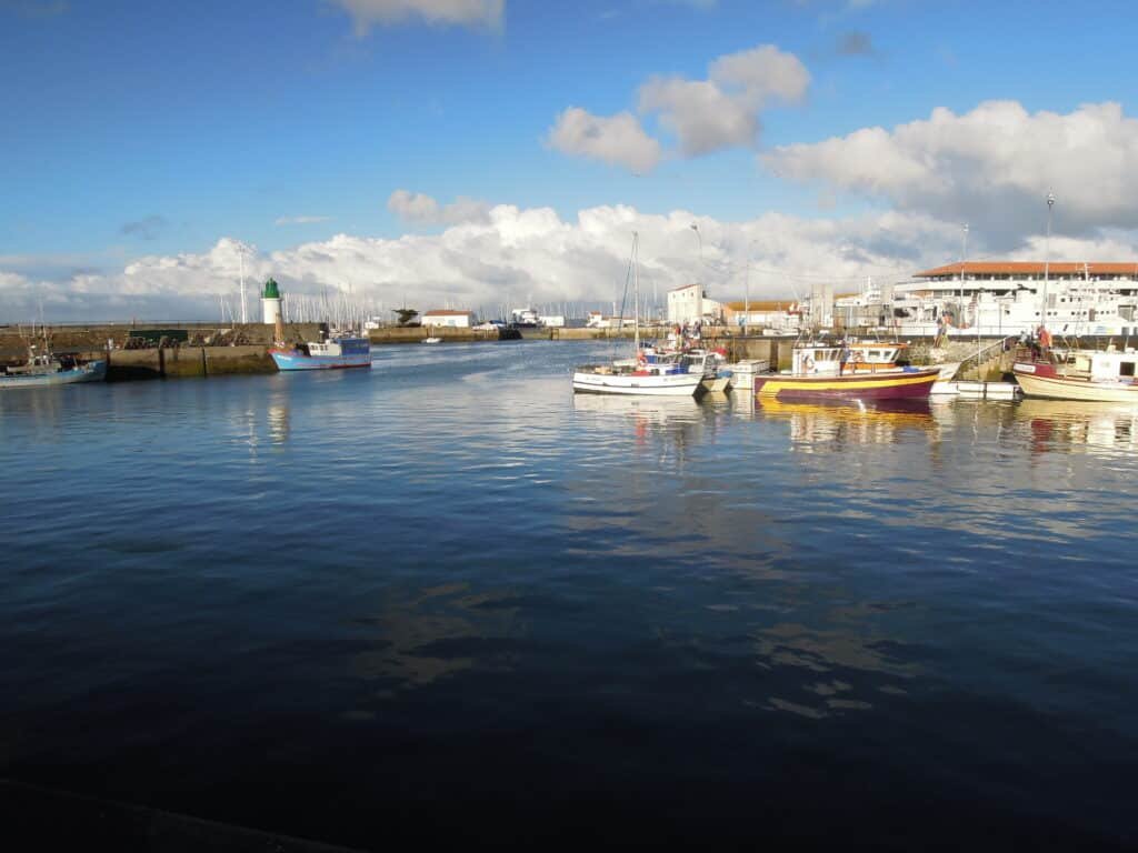 L’île d’Yeu en Vendée, côte sauvage et port de pêche