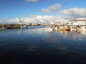 L’île d’Yeu en Vendée, côte sauvage et port de pêche