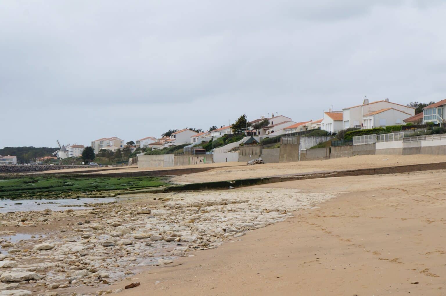 Jard-sur-Mer - plage et vue de la ville