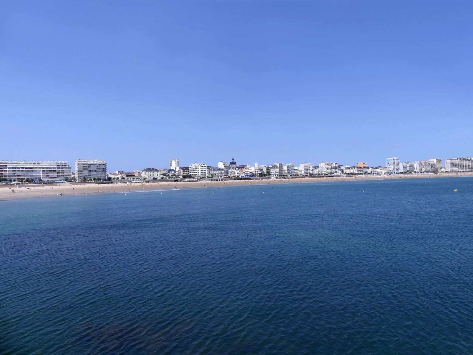 Les Sables-d’Olonne - plage et vue de la ville