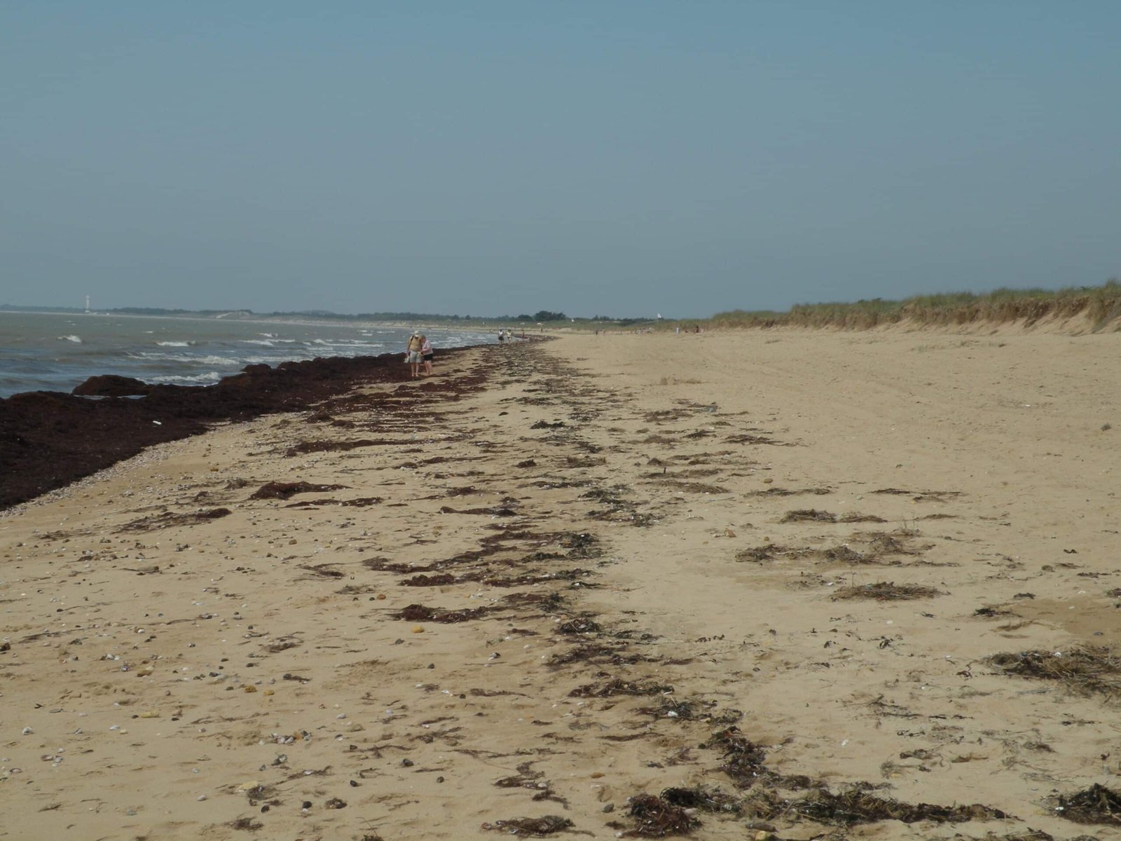 Notre-Dame-de-Monts - plage et vue de la ville
