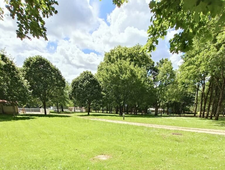 Camping 2* Résidence La Rivière — Sainte-Cécile (Vendée)