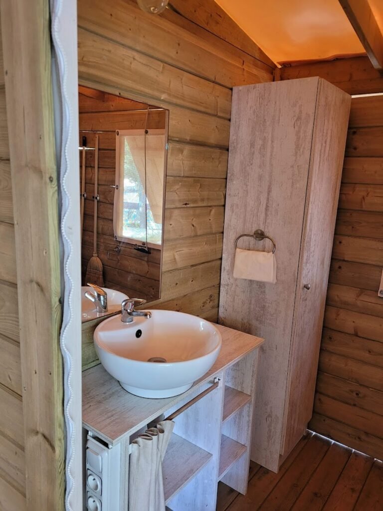 Camping Le Petit Rocher — Longéville-sur-Mer (Vendée)