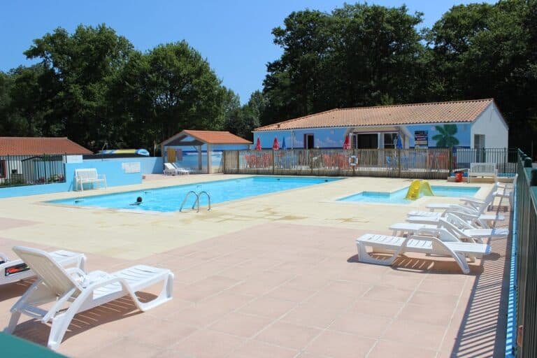 Camping Le Pont Rouge — Saint-Révérend (Vendée)