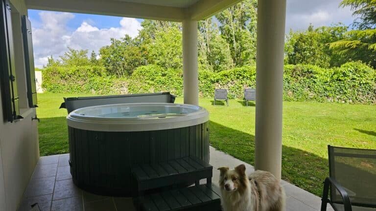 Le clos des Iris 85 - Gîtes famille et couple avec spa — Fontenay-le-Comte (Vendée)