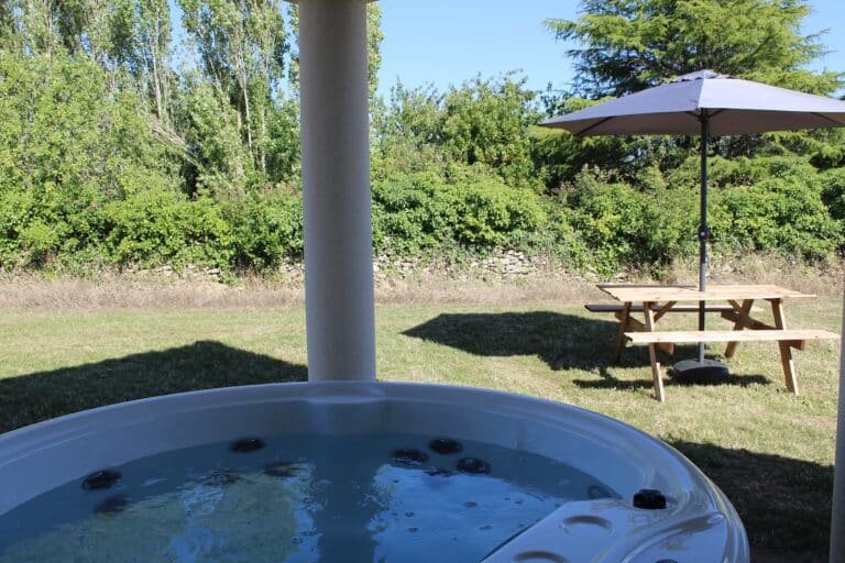 Le clos des Iris 85 - Gîtes famille et couple avec spa — Fontenay-le-Comte (Vendée)