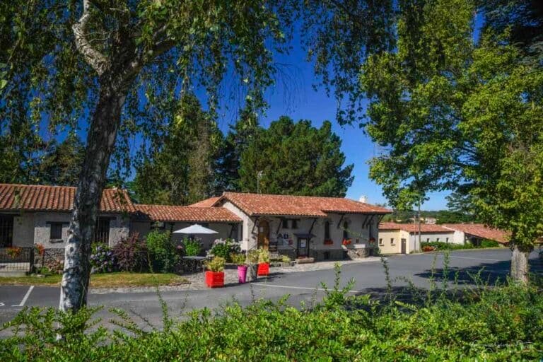 Logis Hôtel la Chaumière - Proche Puy du Fou — Mortagne-sur-Sèvre (Vendée)