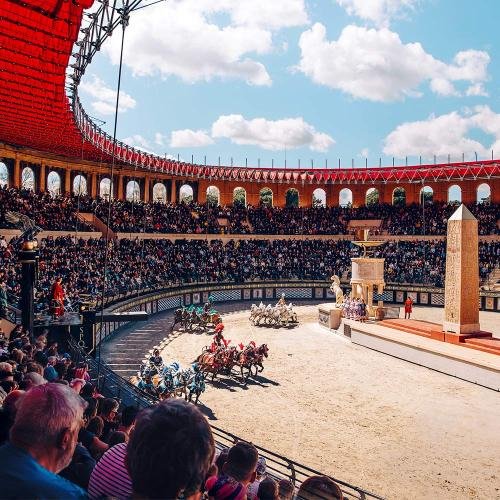 Course de chars dans le stadium gallo-romain du Signe du Triomphe