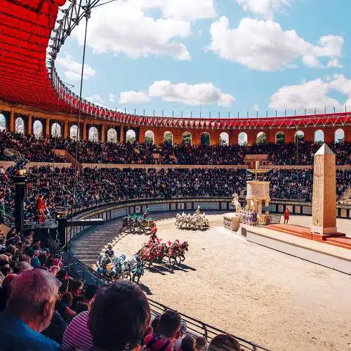 Course de chars dans le stadium gallo-romain du Signe du Triomphe
