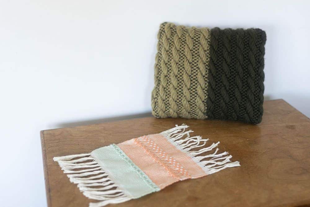 Petit tapis décoratif tissé à La Bretonnière-la-Claye