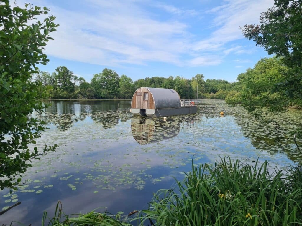 Bateau cabané, L’Étang des Landes à Tallud-Sainte-Gemme