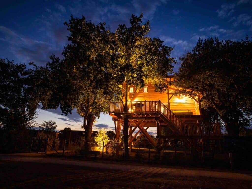 Cabane spa dans les arbres, camping du Lac de la Chausselière
