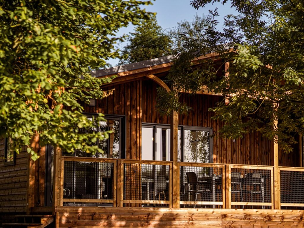 Chalet du Puy Charrier avec plan d’eau privé à Menomblet