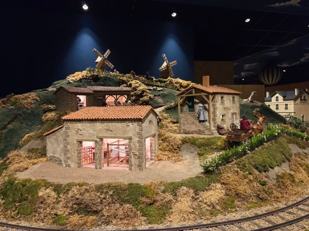 Détail des maçonneries miniatures d'une maison vendéenne à Vendée Miniature
